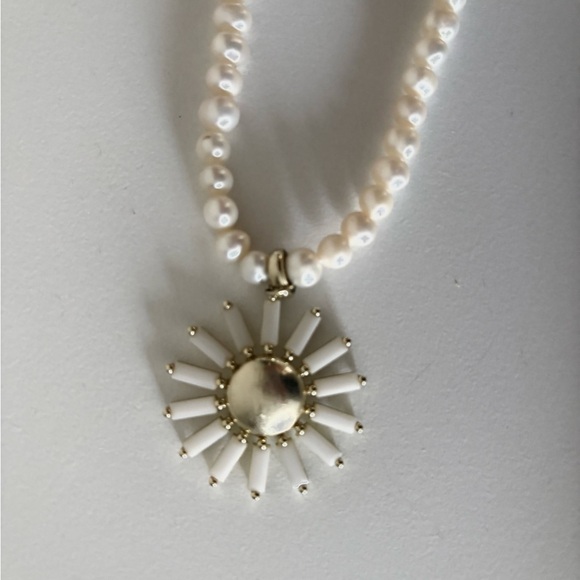Kendra Scott Jewelry - Kendra Scott Pearl and Gold Sunburst Necklace